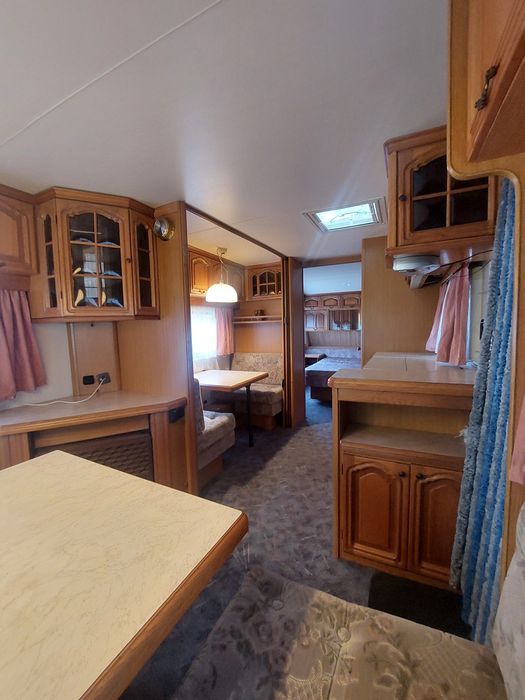 Караван  кемпінги, прицеп дача  будинок на колесах