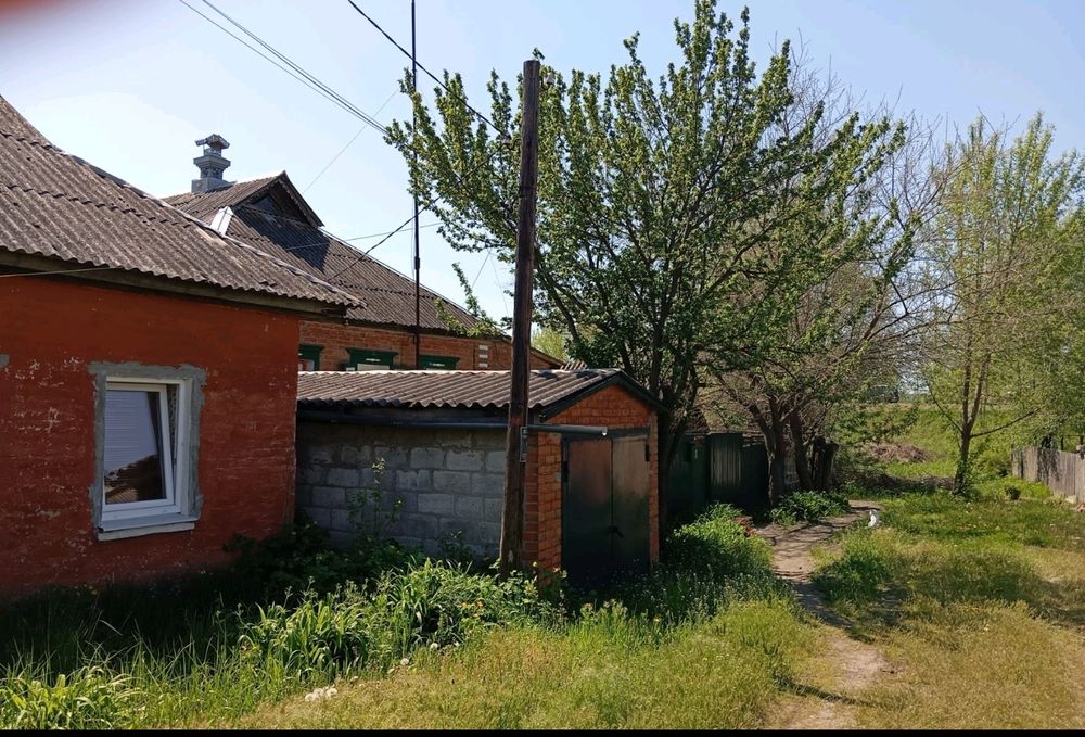 Продам полдома Змиёв Харьковская область..Недорого.