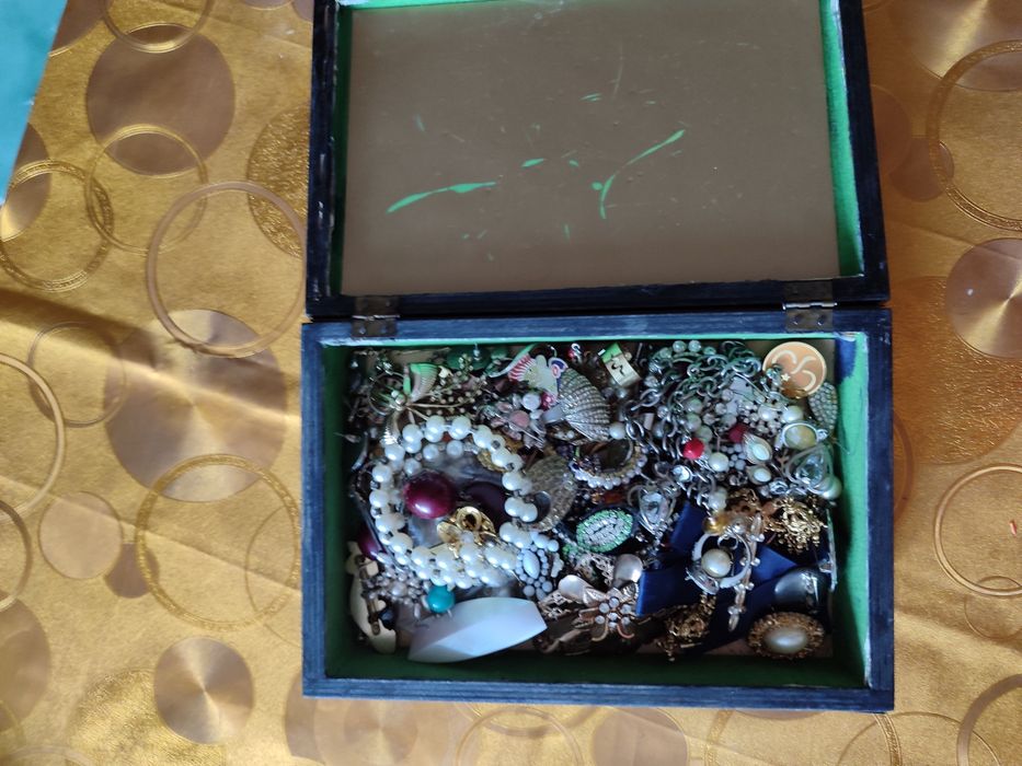 Продам бижутерию