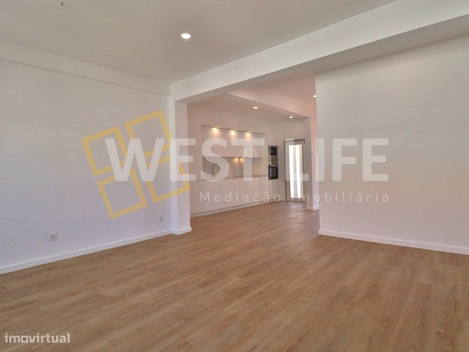 Apartamento T2+1 Totalmente Remodelado com VISTA MAR - a apenas 3 m...