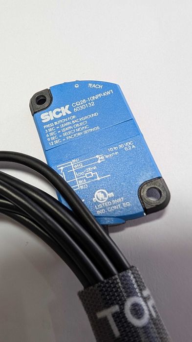 Czujnik pojemnościowy SICK CQ28-10NPP-KW1