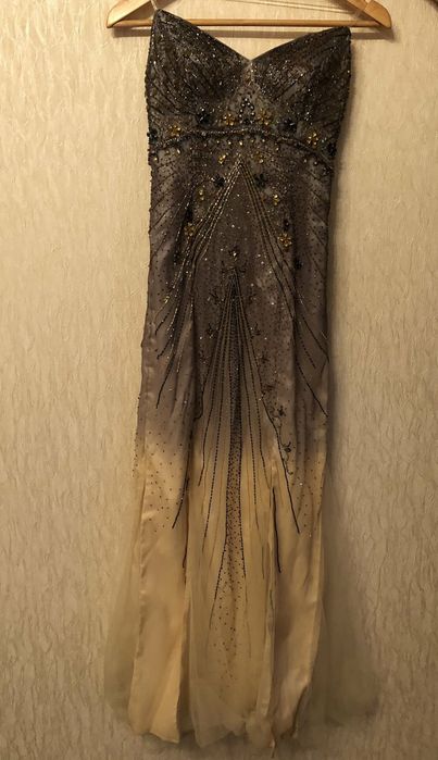 Красива жіноча сукня