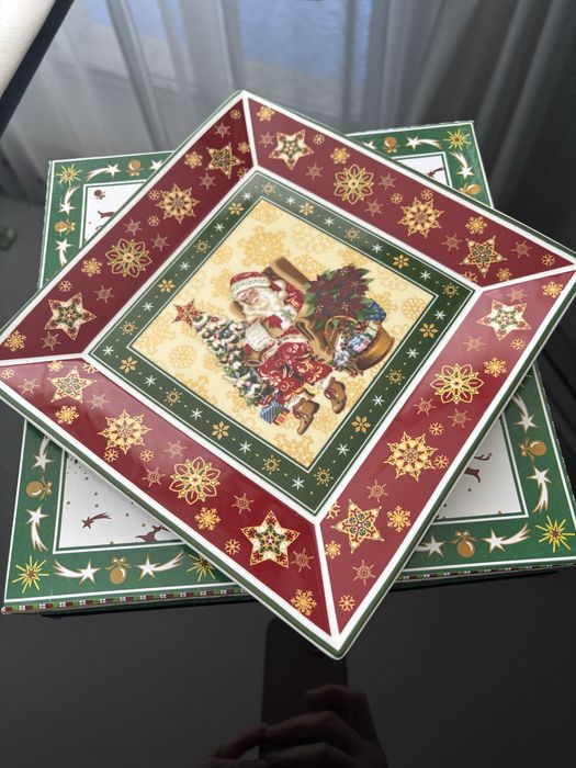 Блюдо новорічне червоне