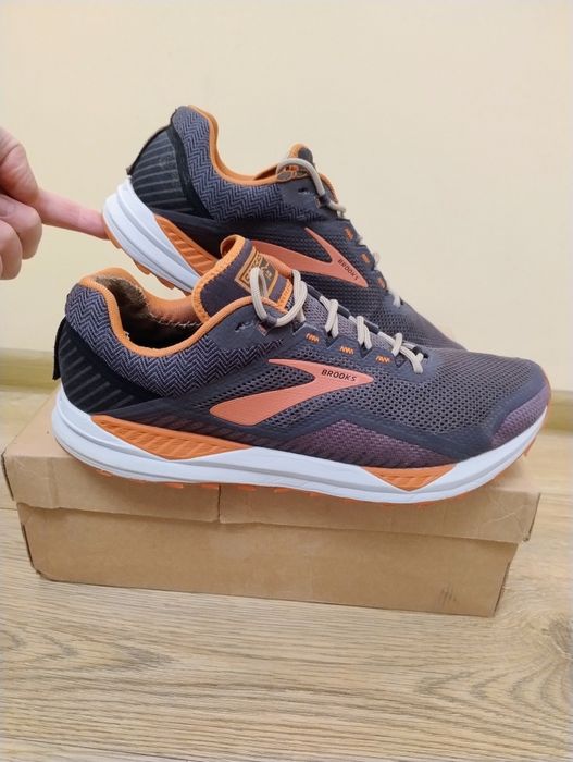 Brooks 48 розміру, 32 см, оригінал кросівки
