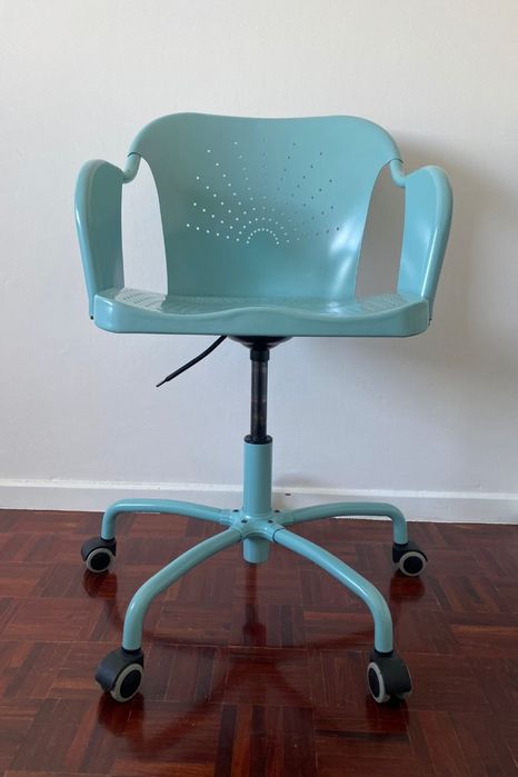 Metal Chair with Casters