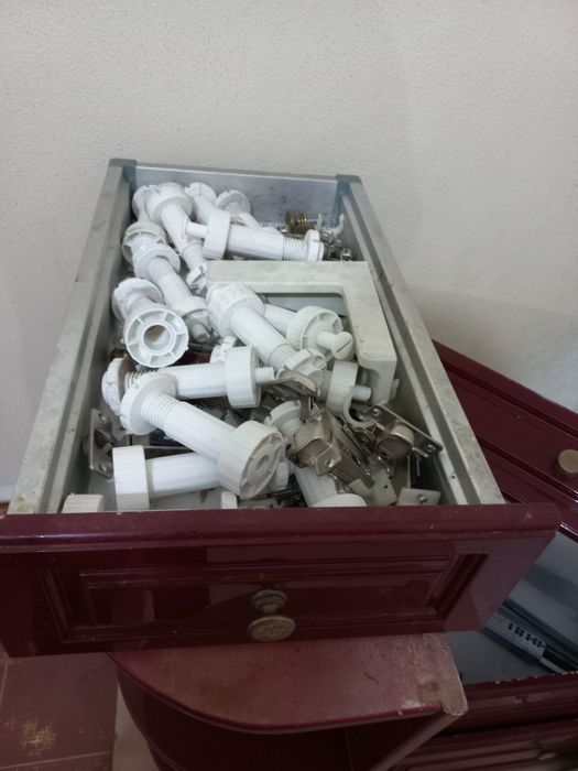 Móvel e prateleiras de armários de cozinha