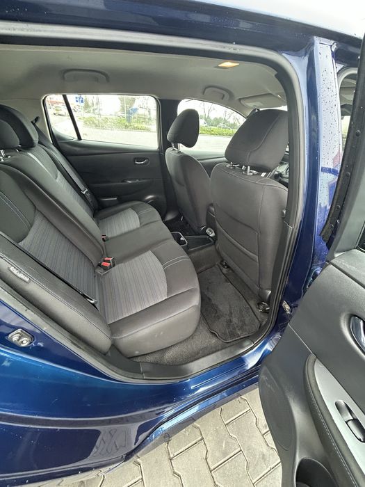 Нісан ліф 2024 року