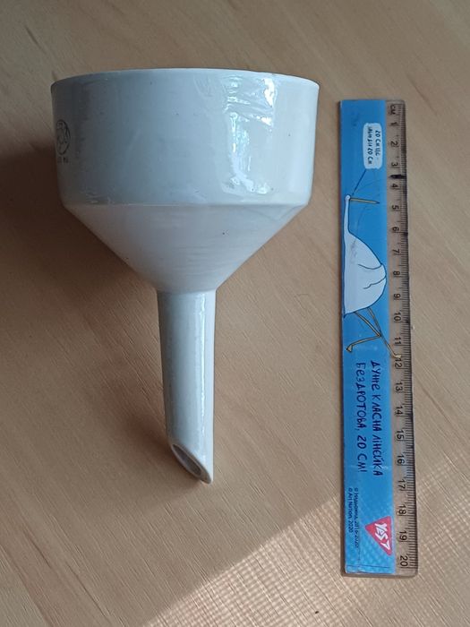 Лабораторні лапки і зажими,струбцини, зажими,  лабораторна лійка