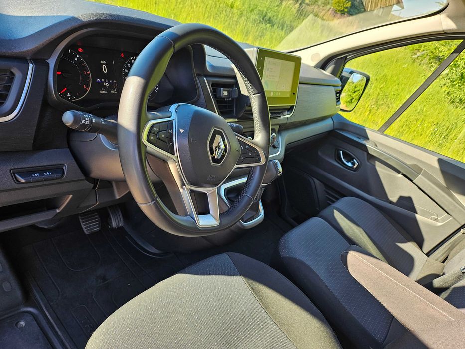 Wynajem Renault Trafic 9os bus wakacje transport automat wypożyczalnia