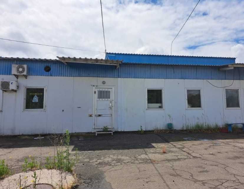 Комерційне приміщення з територією 67 сот земля у власности