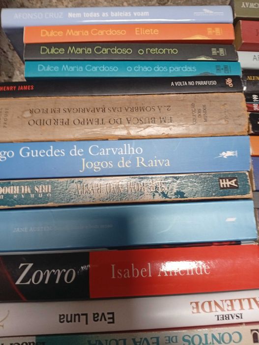 Vendo 50 livros de vários temas