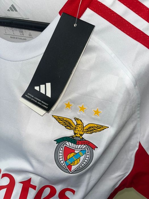 Camisola do Benfica branca