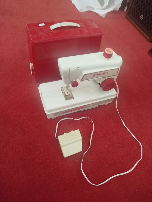 Máquina de custura de brincar antiga