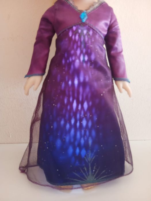 Boneca: Elsa Frozen fala e canta "Into the Unknown" com luz