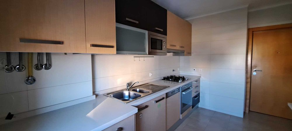 T2 Mobilado com Garagem Fechada