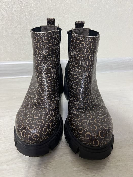 Ботинки GUESS оригінал
