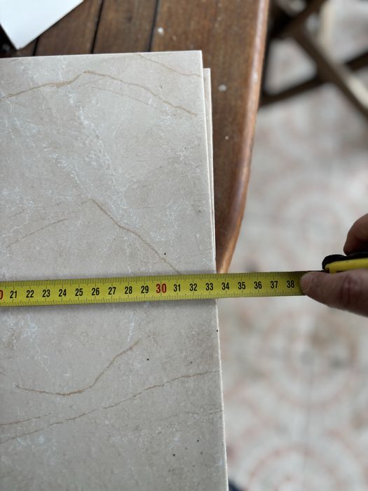 4 Tijoleira de cor clara 33x33 cm