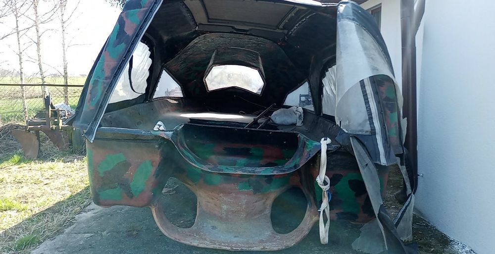 Łódź z zadaszeniem