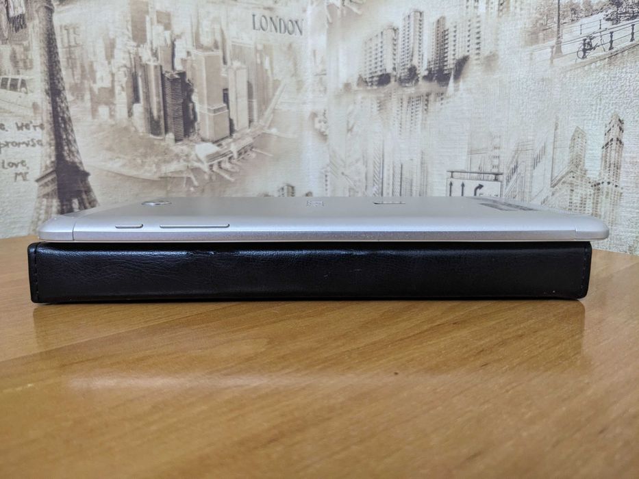 Планшет Acer Iconia Tab 8 A1-840FHD + кожаный чехол RIVACASE