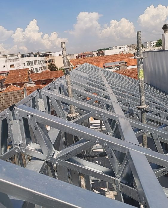 Reparação e Limpeza de telhados - Construção Civil