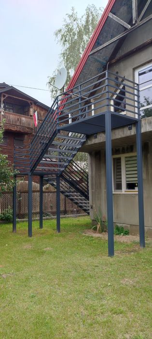 Schody metalowe zewnętrzne i wewnętrzne klatka schodowa Wysoka Jakość