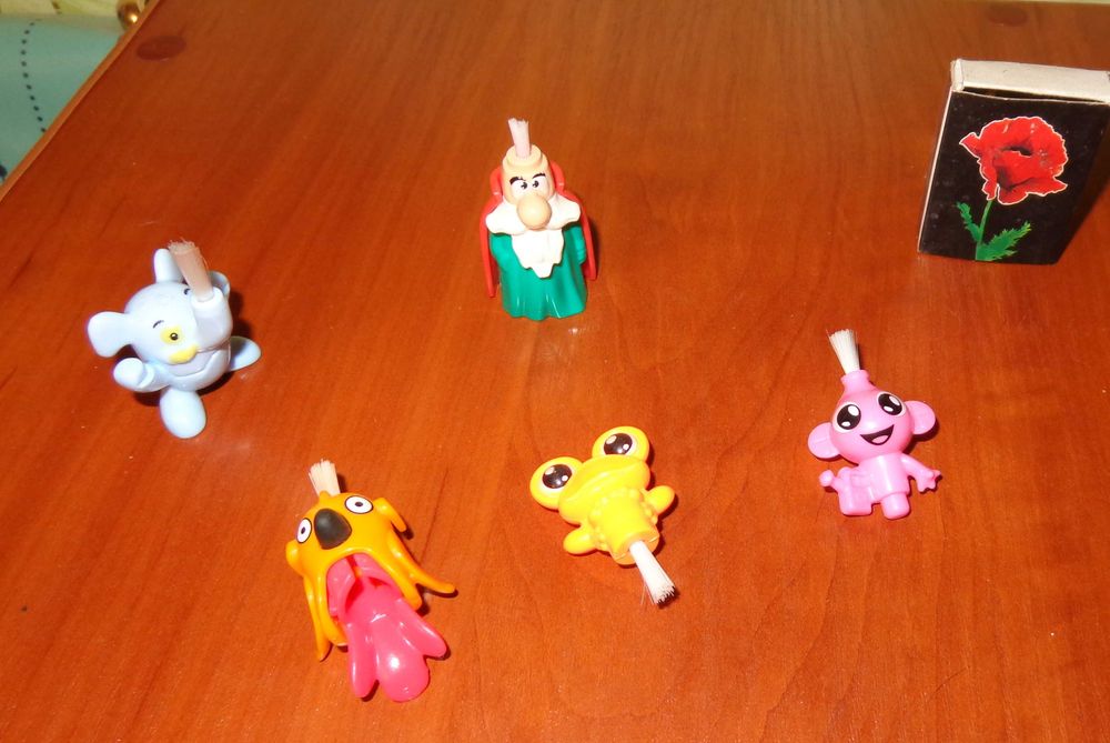игрушки кисточки из киндеров