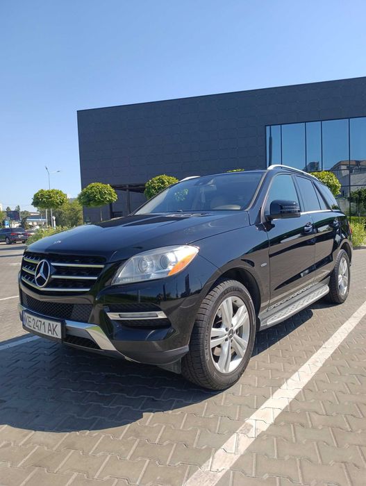 Автомобиль Мерседес ML w166 350