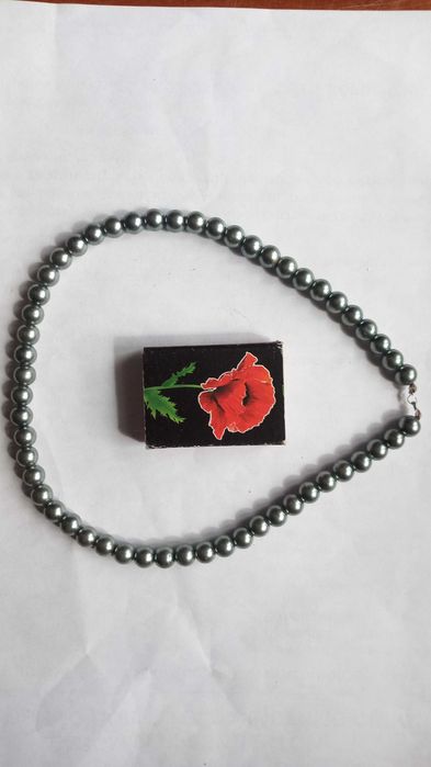 Бижутерия, бусы бывшие в употреблении.