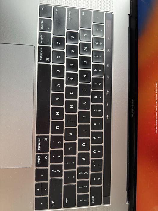 Macbook Pro 15” Space Gray 2017 i7 16 GB RAM 256 GB