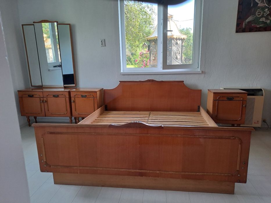 Продається спальний гарнітур