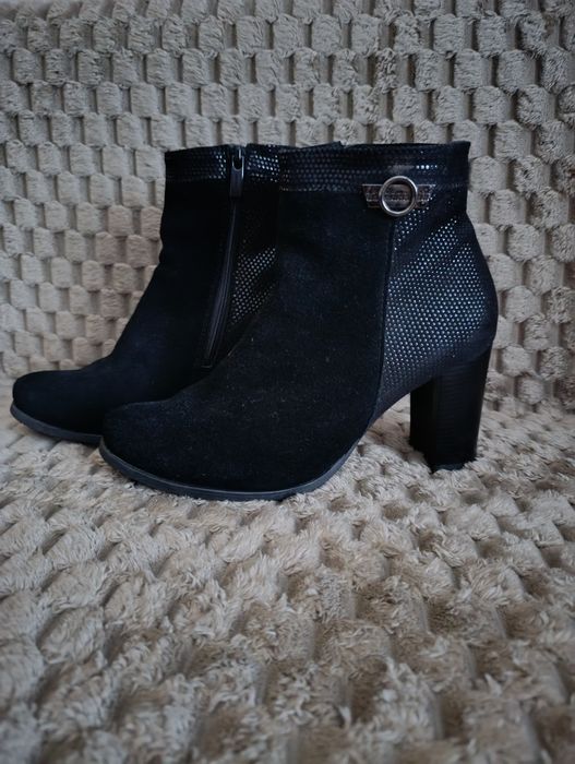 Замшеві жіночі осінні ботінки