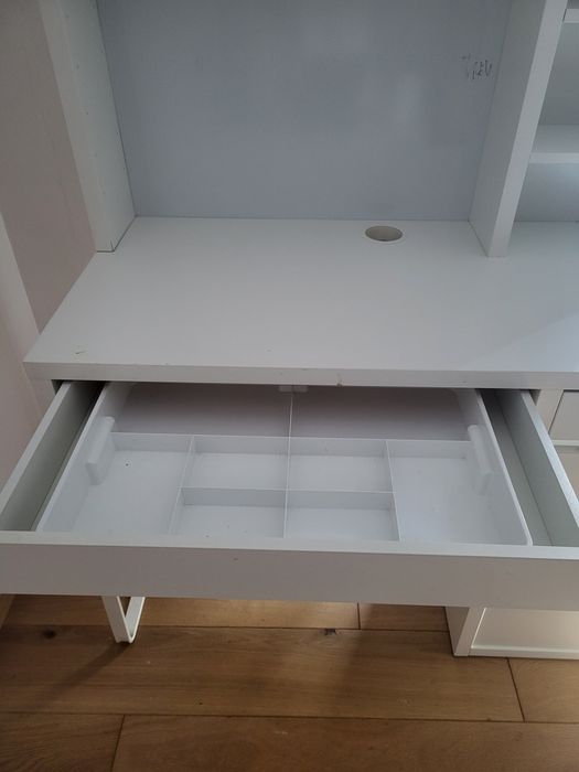 Biurko z tablicą magnetyczną Ikea