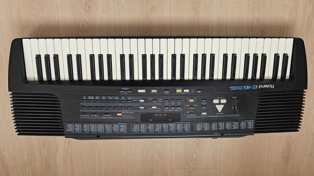 Keyboard Roland E-16