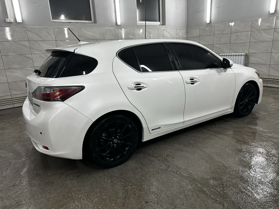 Лексус гибрид ст200