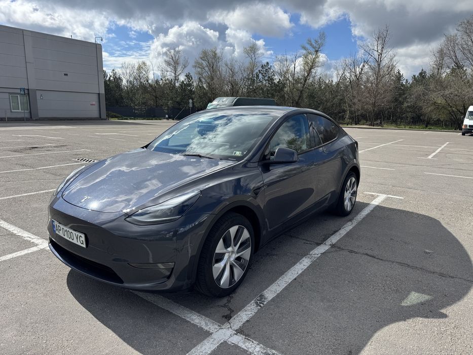 Tesla Y 2023 dual motor