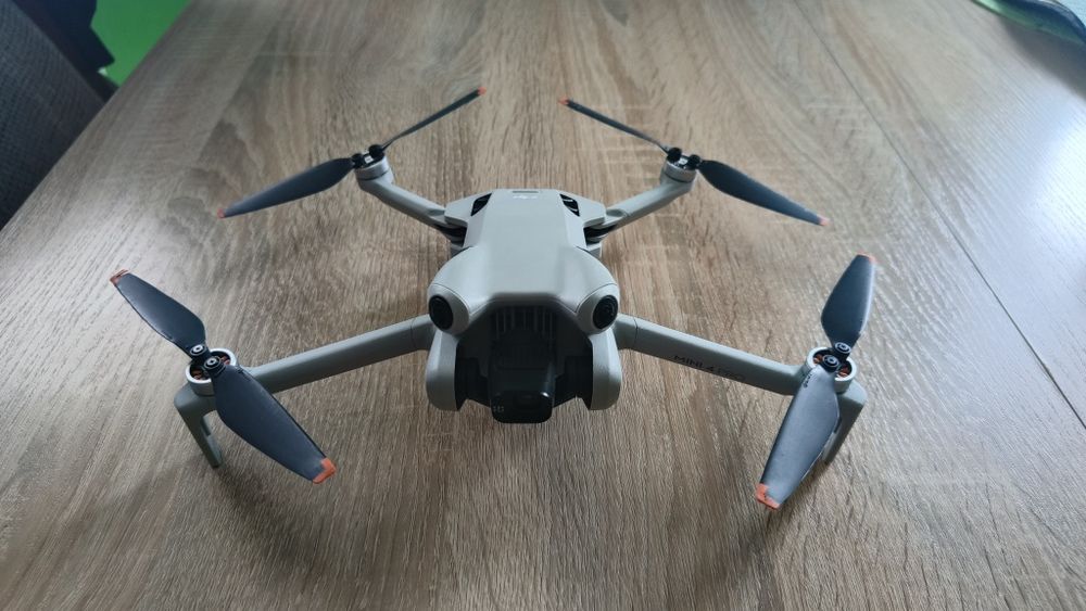 DJI Mini 4 Pro - Zestaw Fly More Combo (bez kontrolera)