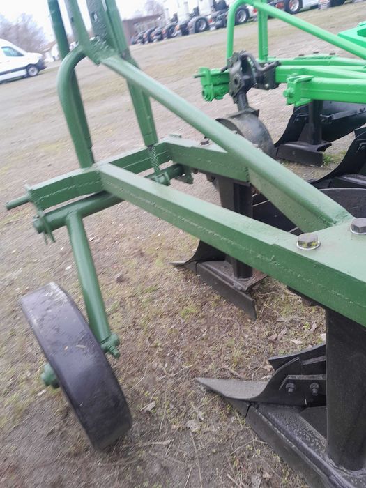 Плуг двохкорпусний  фірма грудьонс  Польща