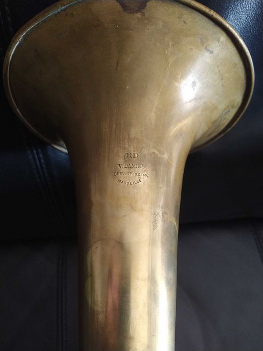 Antigo bombardino, eufónio, tuba, de 3 pistons, em latão, século XIX/XX. Revisto por luthier