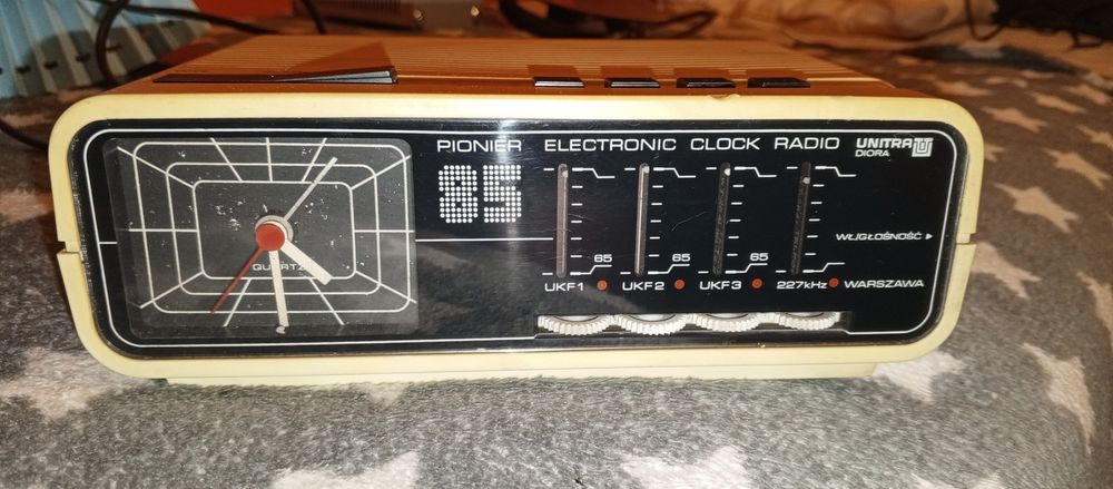 Unitra Diora Radio-budzik Pionier 85 uszkodzone
