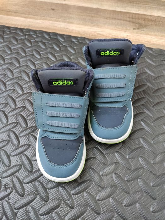 Buty sportowe adidas dla chłopca - za kostkę