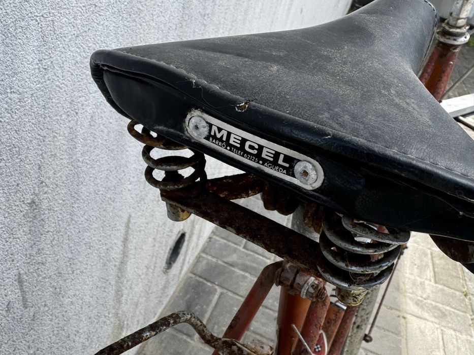 Bicicleta antiga para restauro