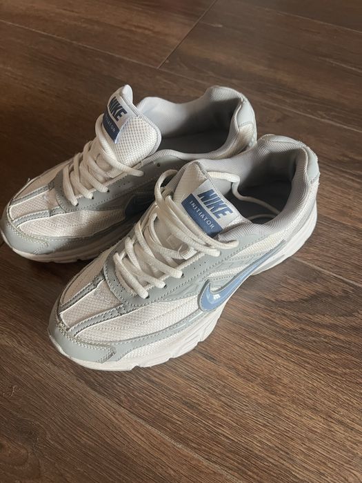 Продам кроссовки