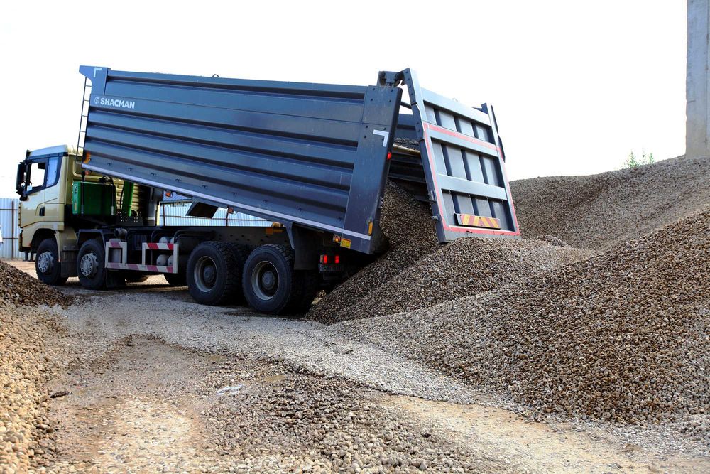 Песок, щебень, отсев, смесь, бутовый камень, чернозем, перегной