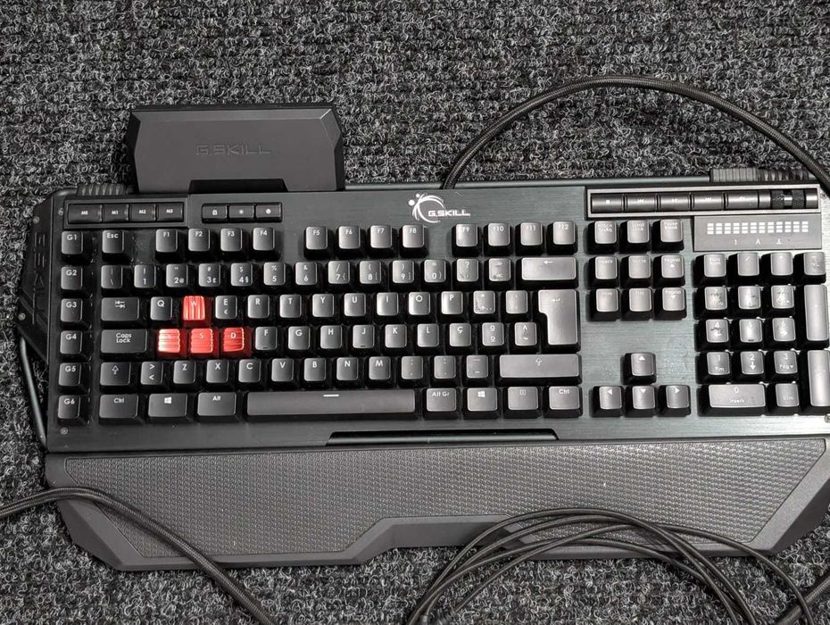 Selling keyboard and mouse64752406037507121