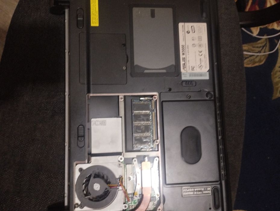 Продам ноутбук asus w3000 БЕЗ БАТАРЕЇ ТА НЕ ДЛЯ ІГОР