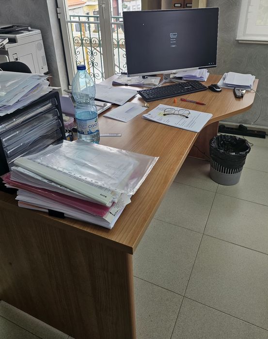 Vendo secretária em faia 1.60m