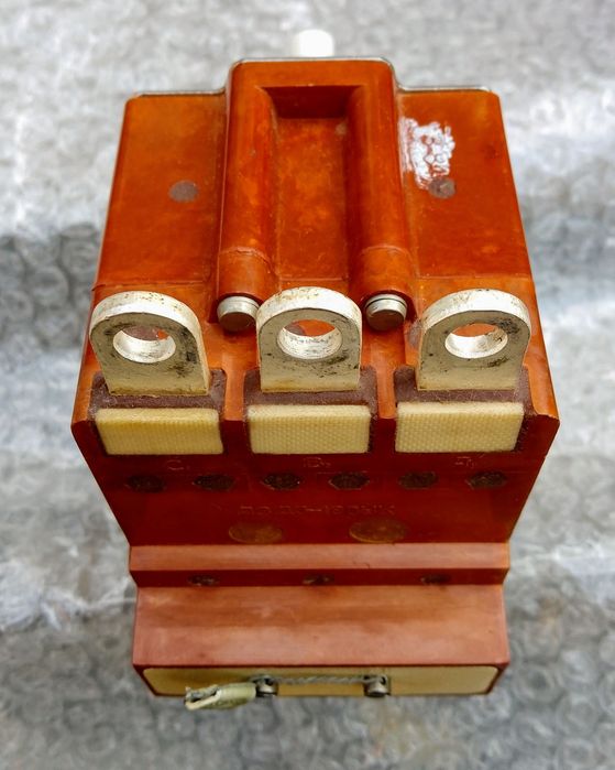 Автоматичний вимикач АЗД3-100УК