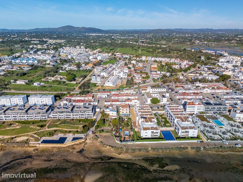 Terreno Urbano na 1.ª Linha da Ria Formosa com Projecto de Habitação e
