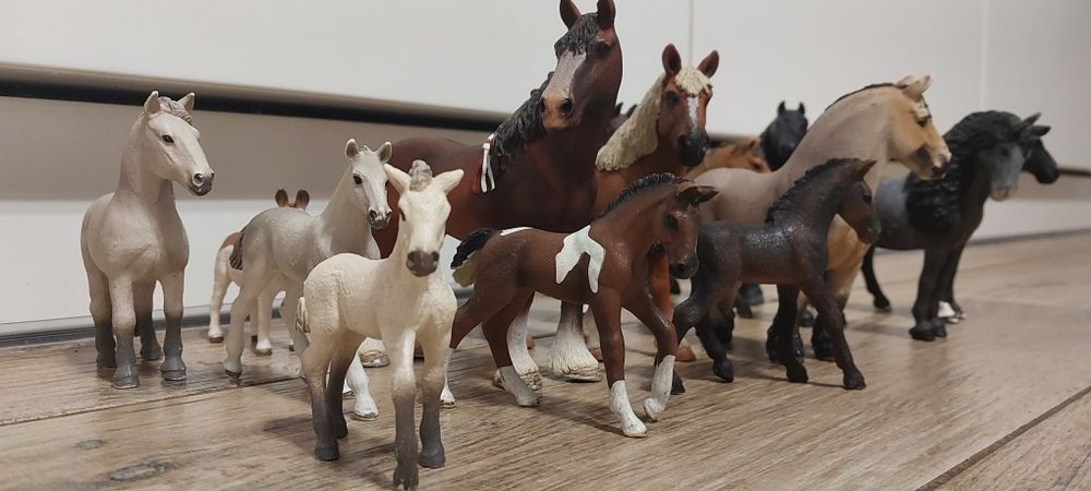 Schleich koń 15 sztuk konie