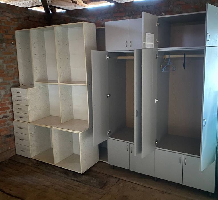 Меблі Радіатори Вікна Решітки